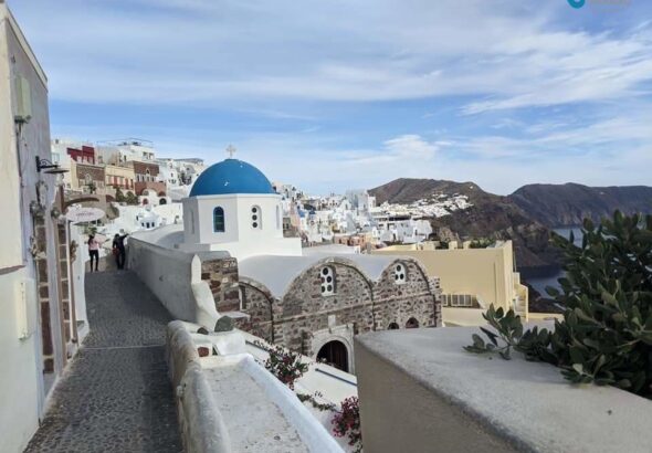 santorini-tour-guide-how-to-see-the-island-like-a-local-img