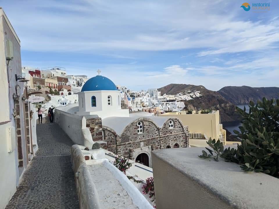 santorini-tour-guide-how-to-see-the-island-like-a-local-img